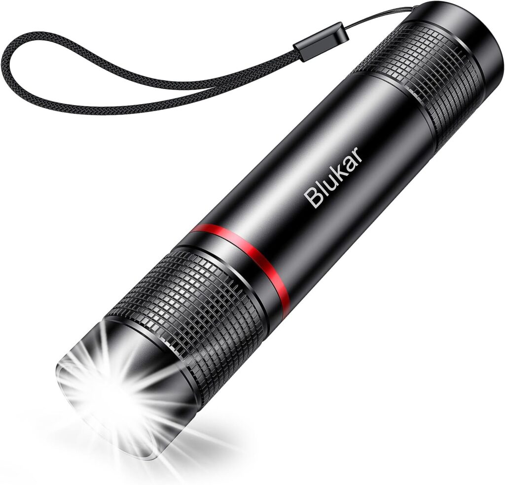 Blukar Linterna LED Recargable, 2000L Super Brillante con 4 Modos, Linterna de Aluminio Enfoque Ajustable - Ultra Portátil para Ciclismo, Camping, Montañismo etc. [Clase de eficiencia energética A+++]