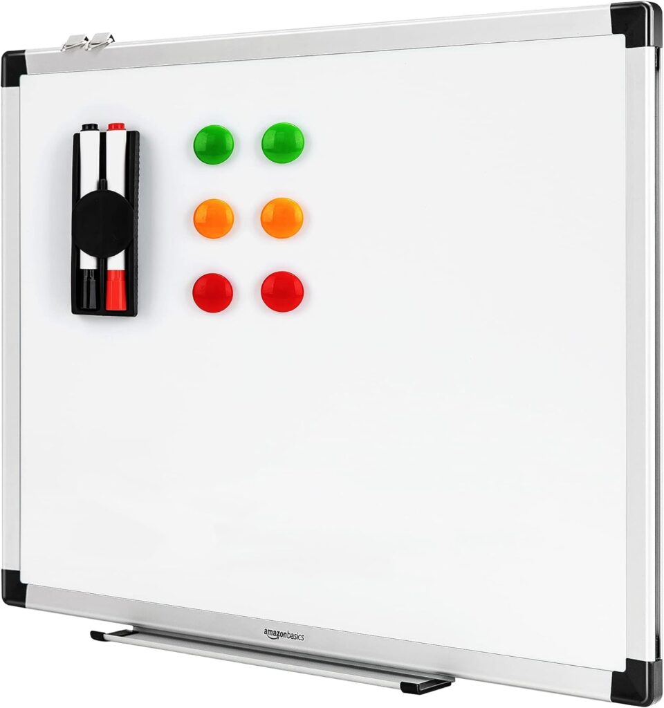 Amazon Basics Pizarra blanca magnética con bandeja para rotuladores y marco de aluminio, 60 cm x 45 cm